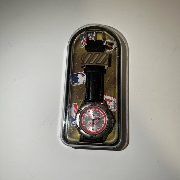 Red Wings Logo NHL Genuine Leather Quartz Analog Men's Watch - Picture 5 of 5